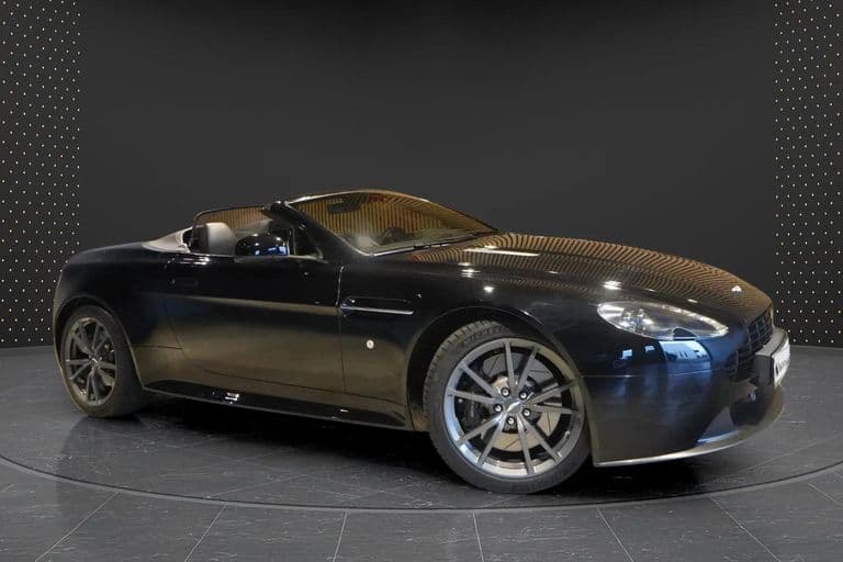 Aston Martin V8 Vantage 2017 - Photo principale