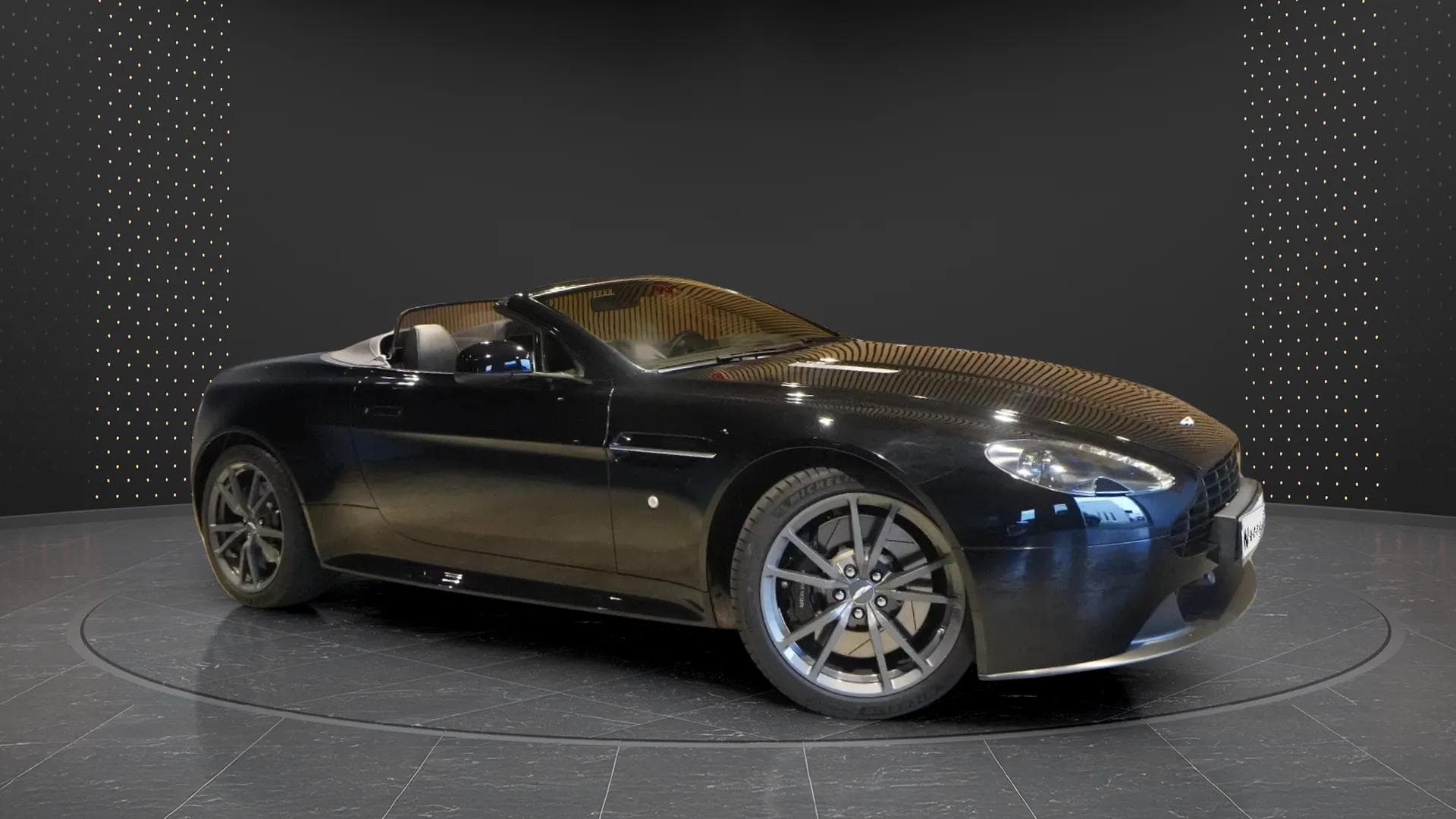 Aston Martin V8 Vantage 2017 - Photo principale