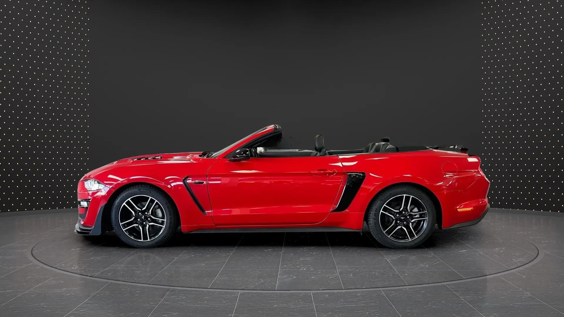 Ford Mustang 2022 - Photo 2