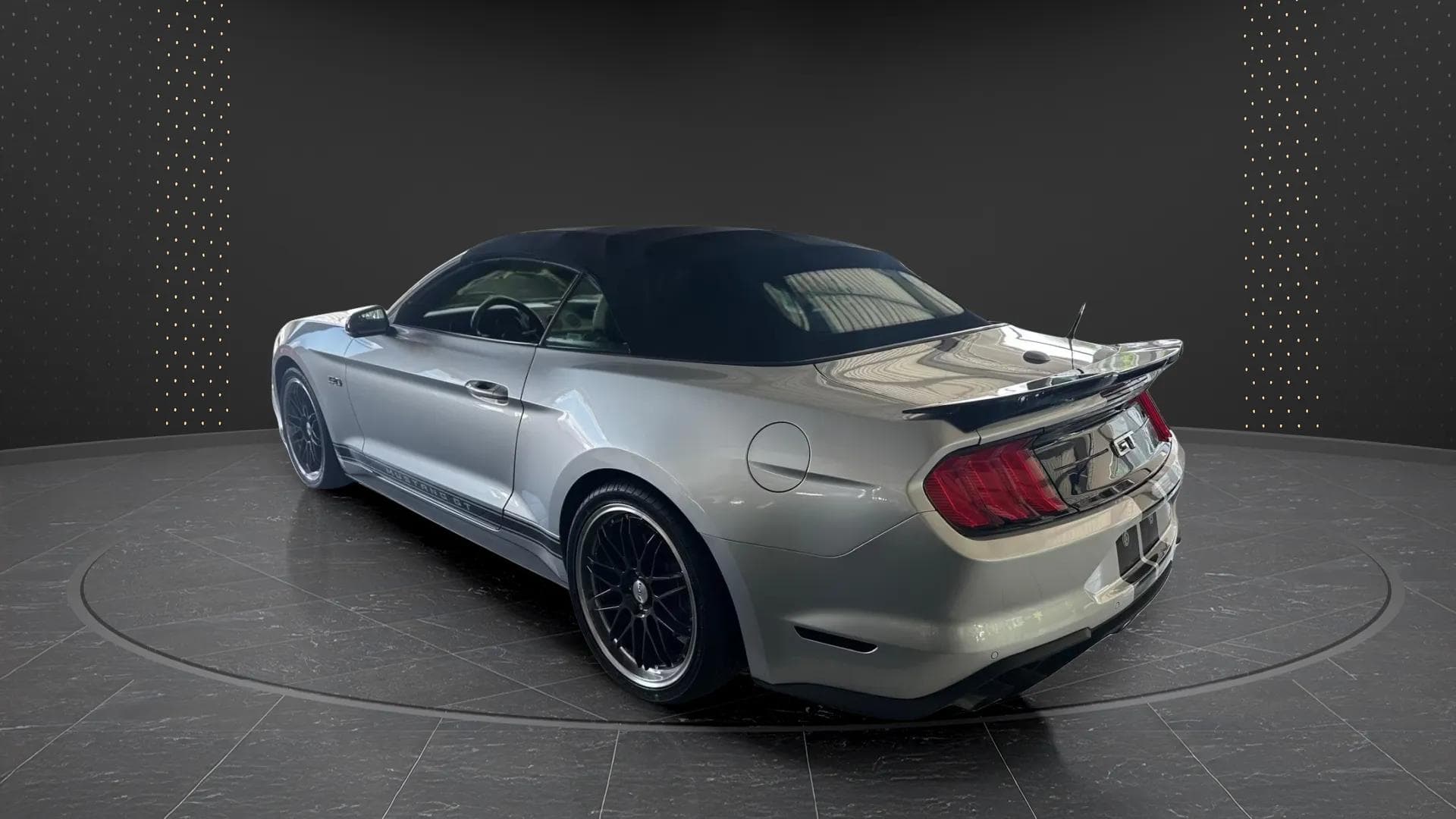 Ford Mustang 2018 - Photo 2