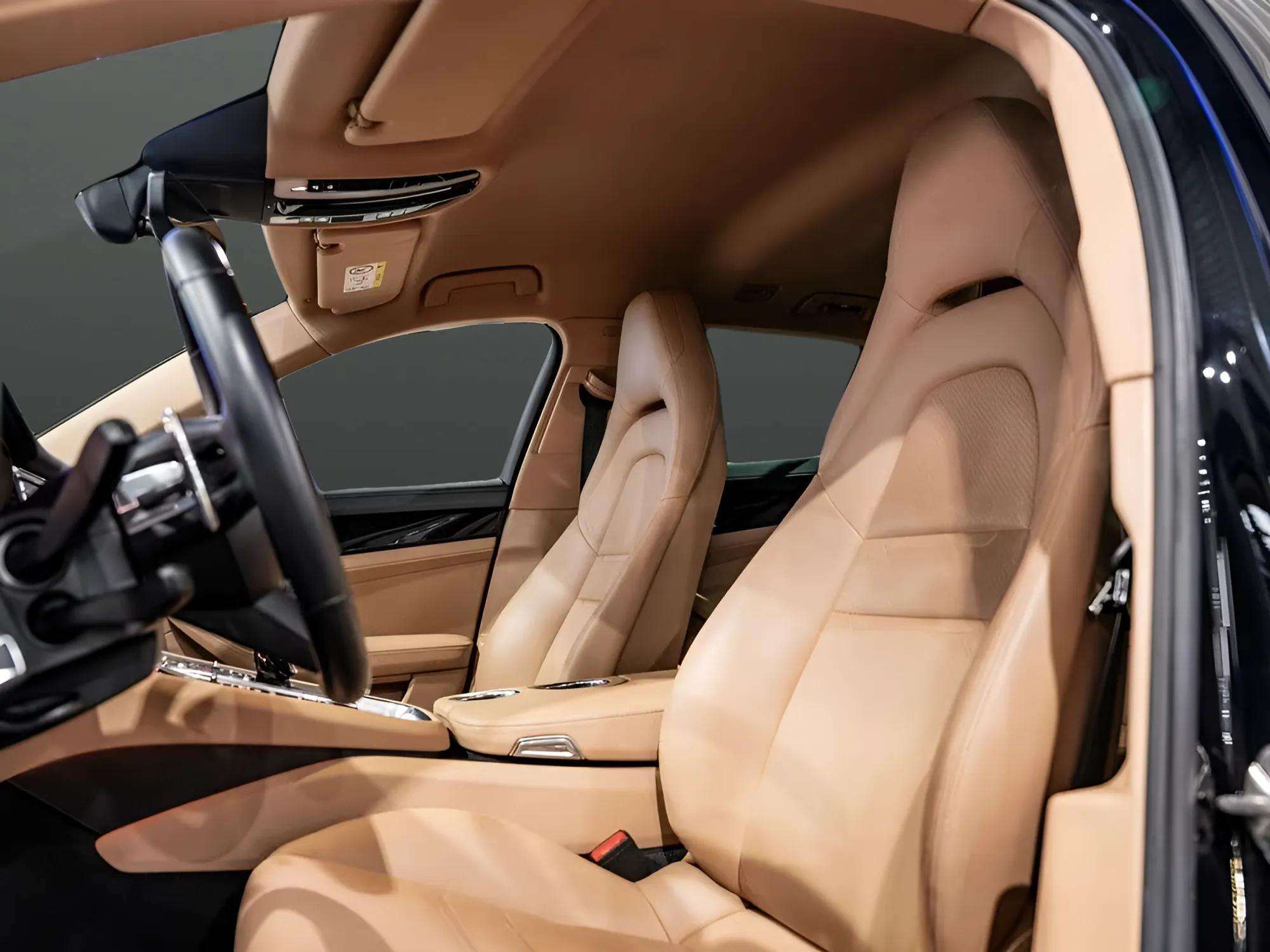 Porsche Panamera Sport Turismo 2021 - Photo 2