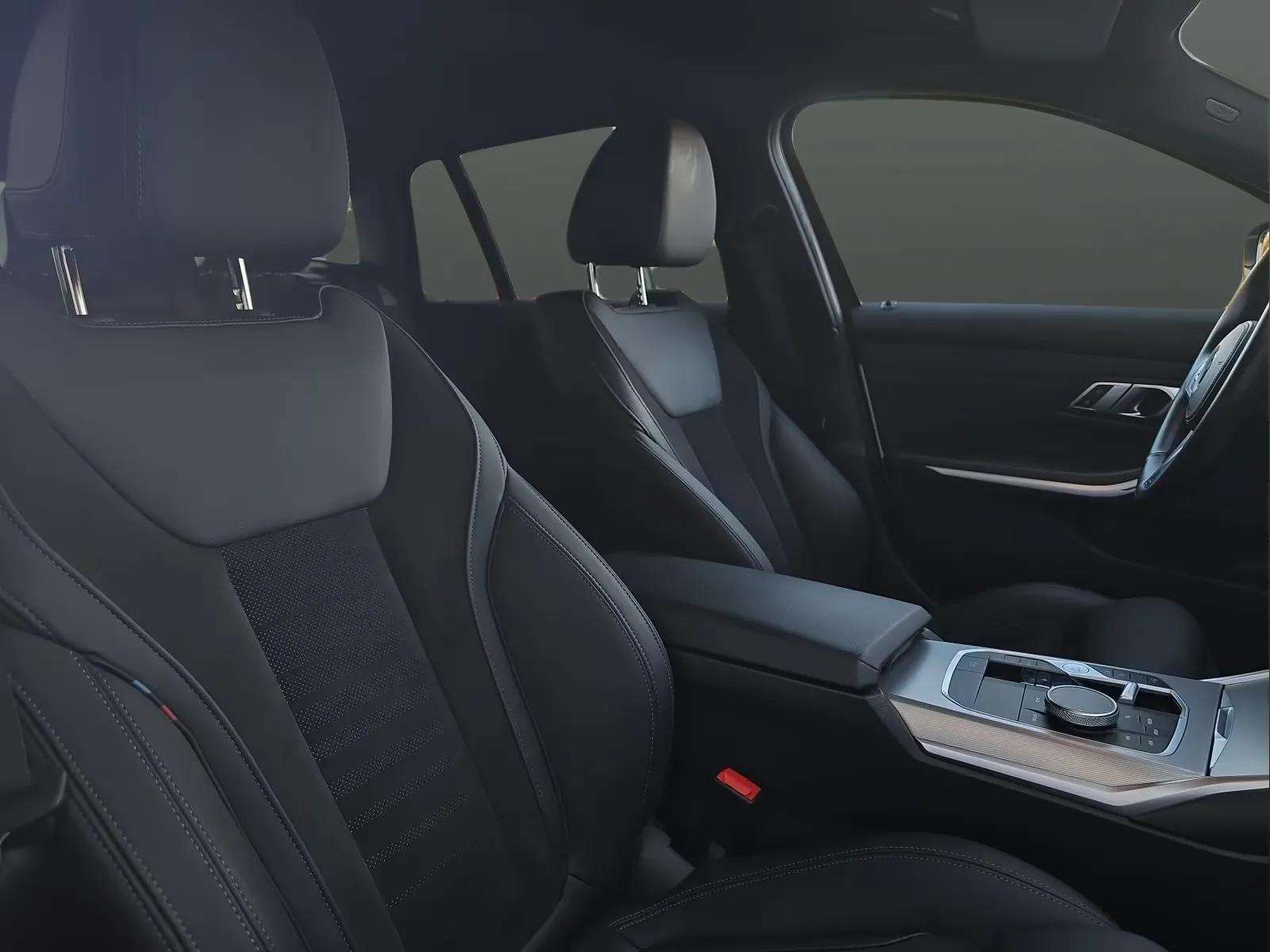 BMW 330 2023 - Photo 2