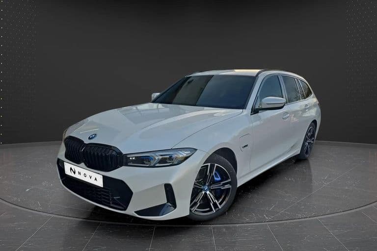 BMW 330 2023 - Photo principale