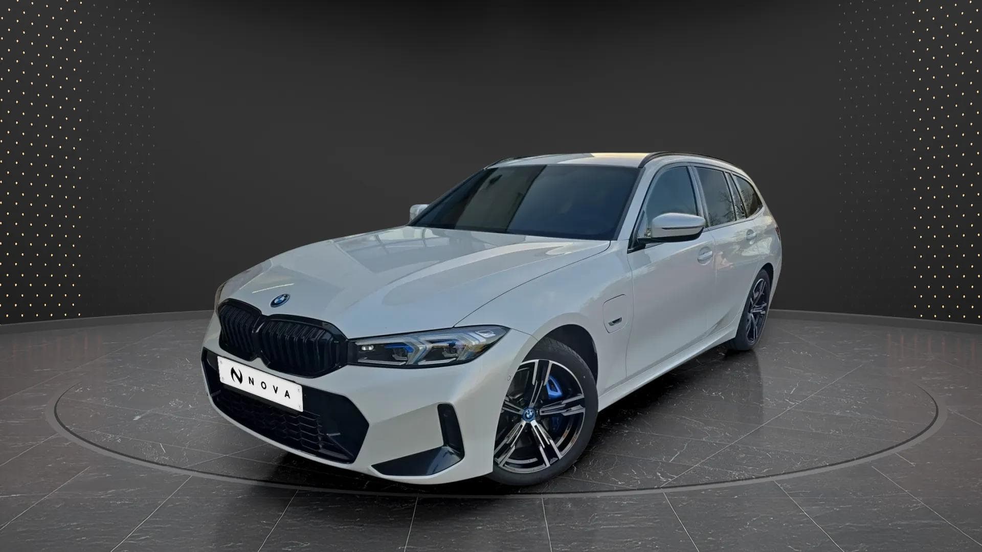 BMW 330 2023 - Photo principale