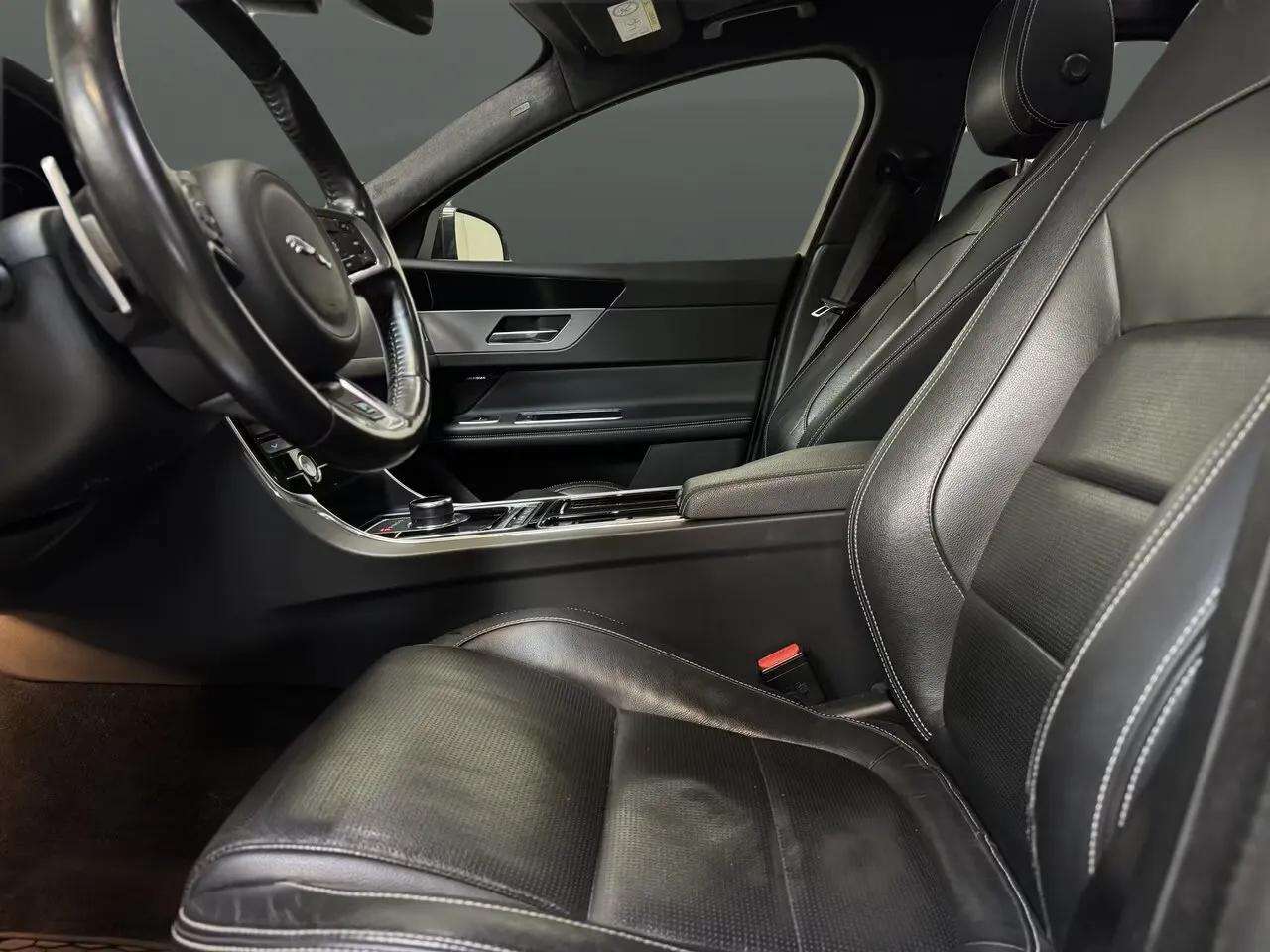 Jaguar XF 2019 - Photo 2