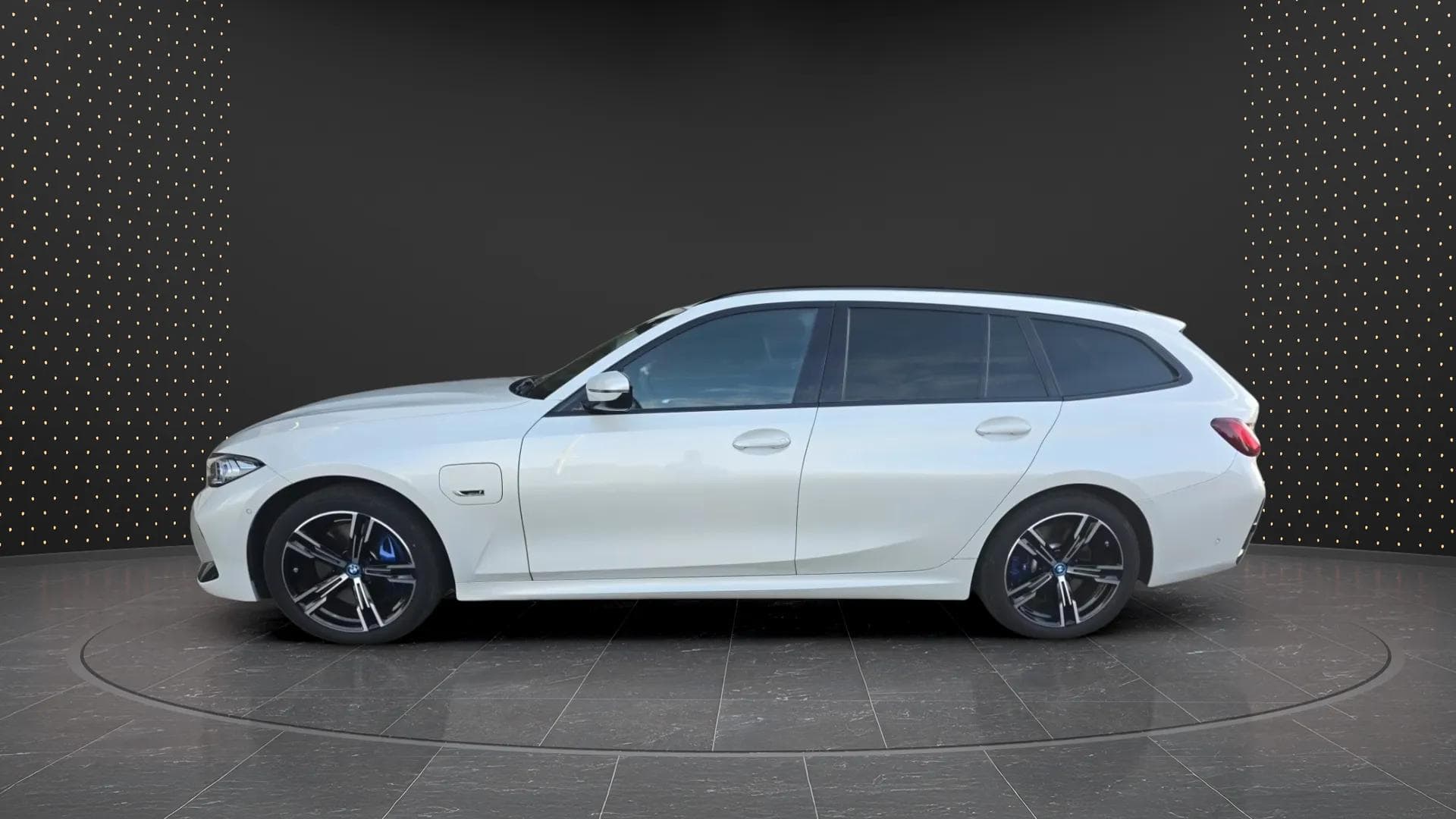 BMW 330 2023 - Photo 3