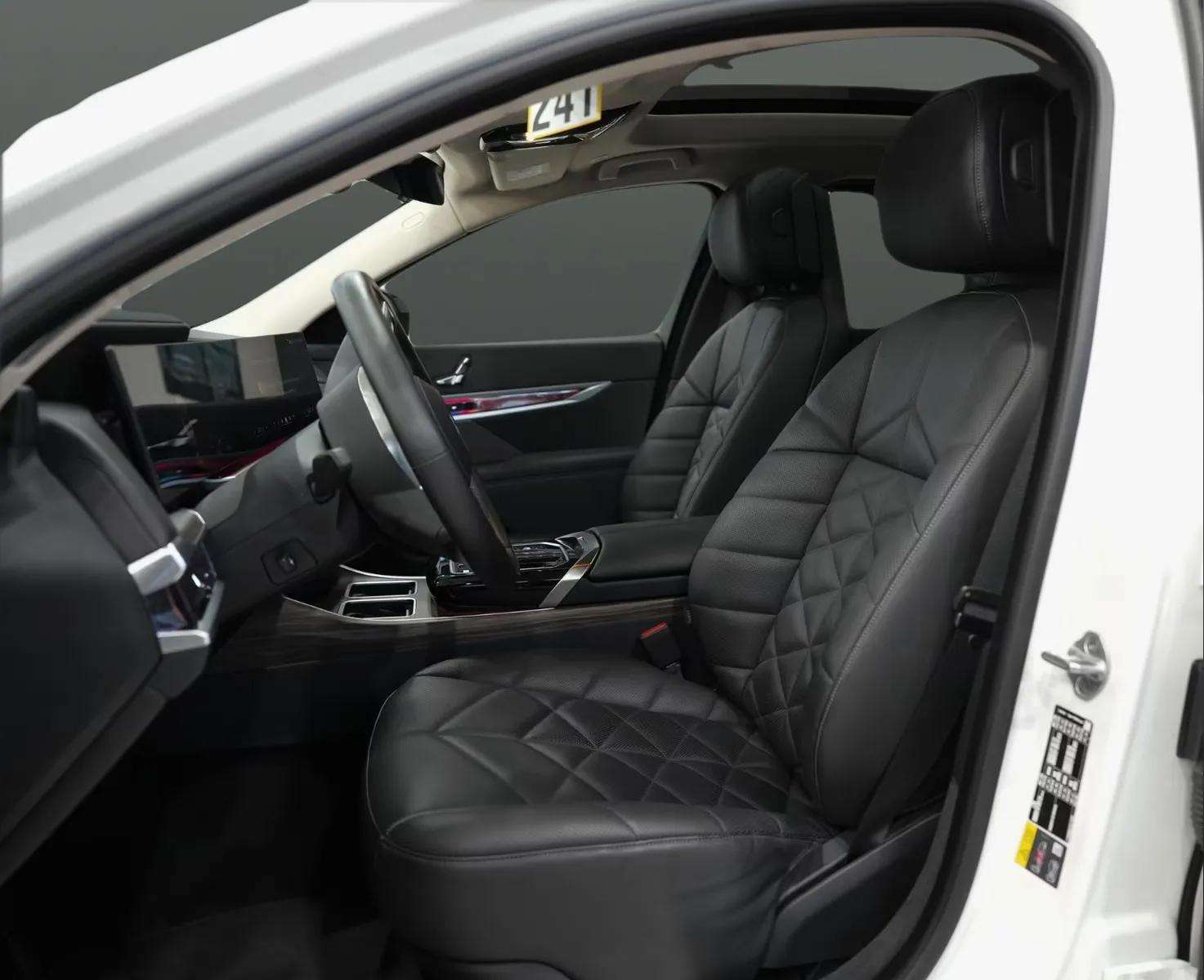 BMW i7 2023 - Photo 4