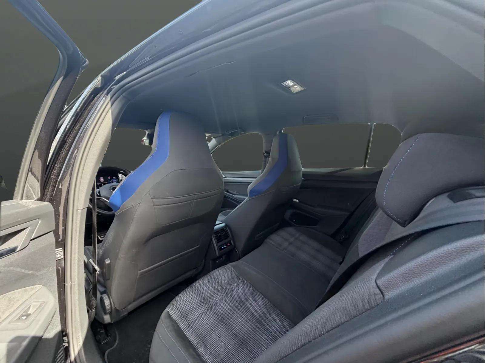 Volkswagen Golf 2022 - Photo 2