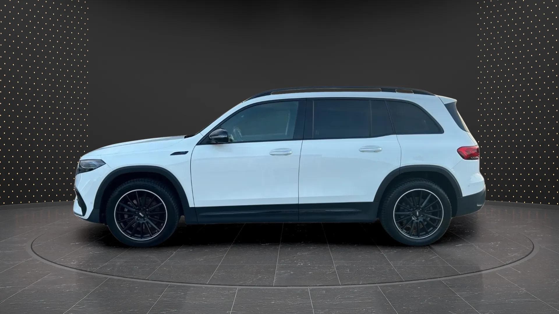 Mercedes-Benz EQB 2022 - Photo 2