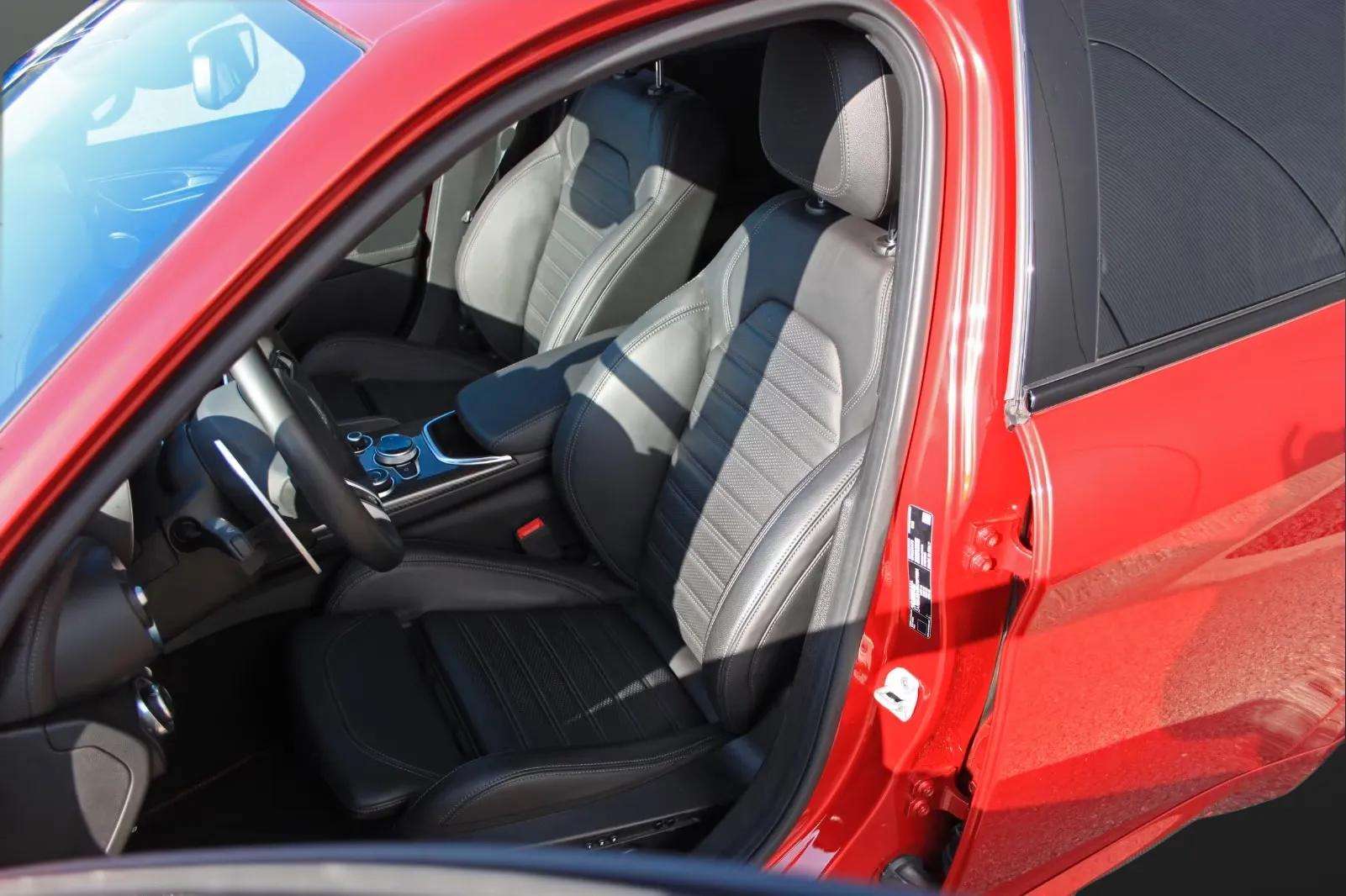 Alfa Romeo Giulia 2023 - Photo 3