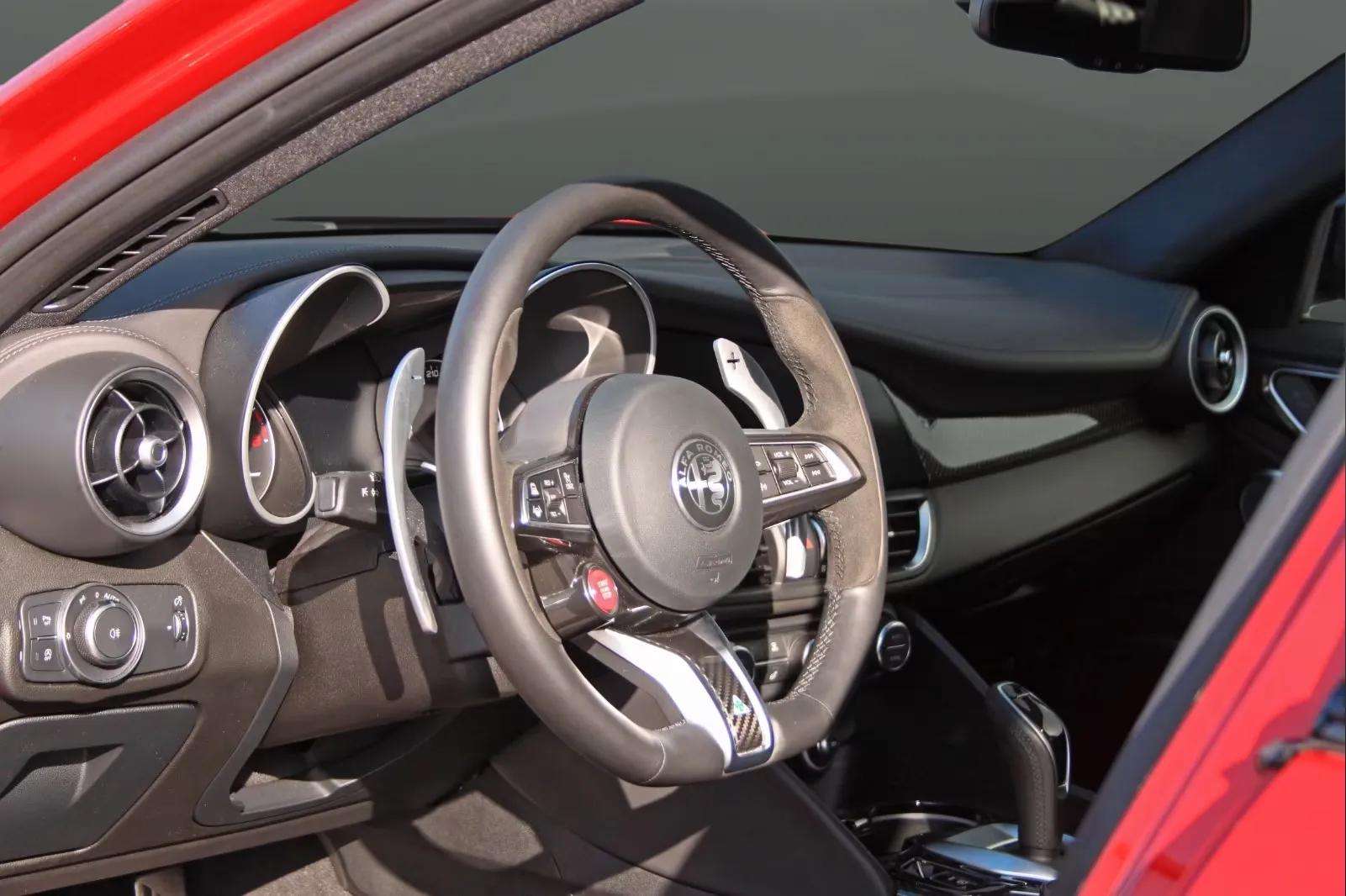 Alfa Romeo Giulia 2023 - Photo 5