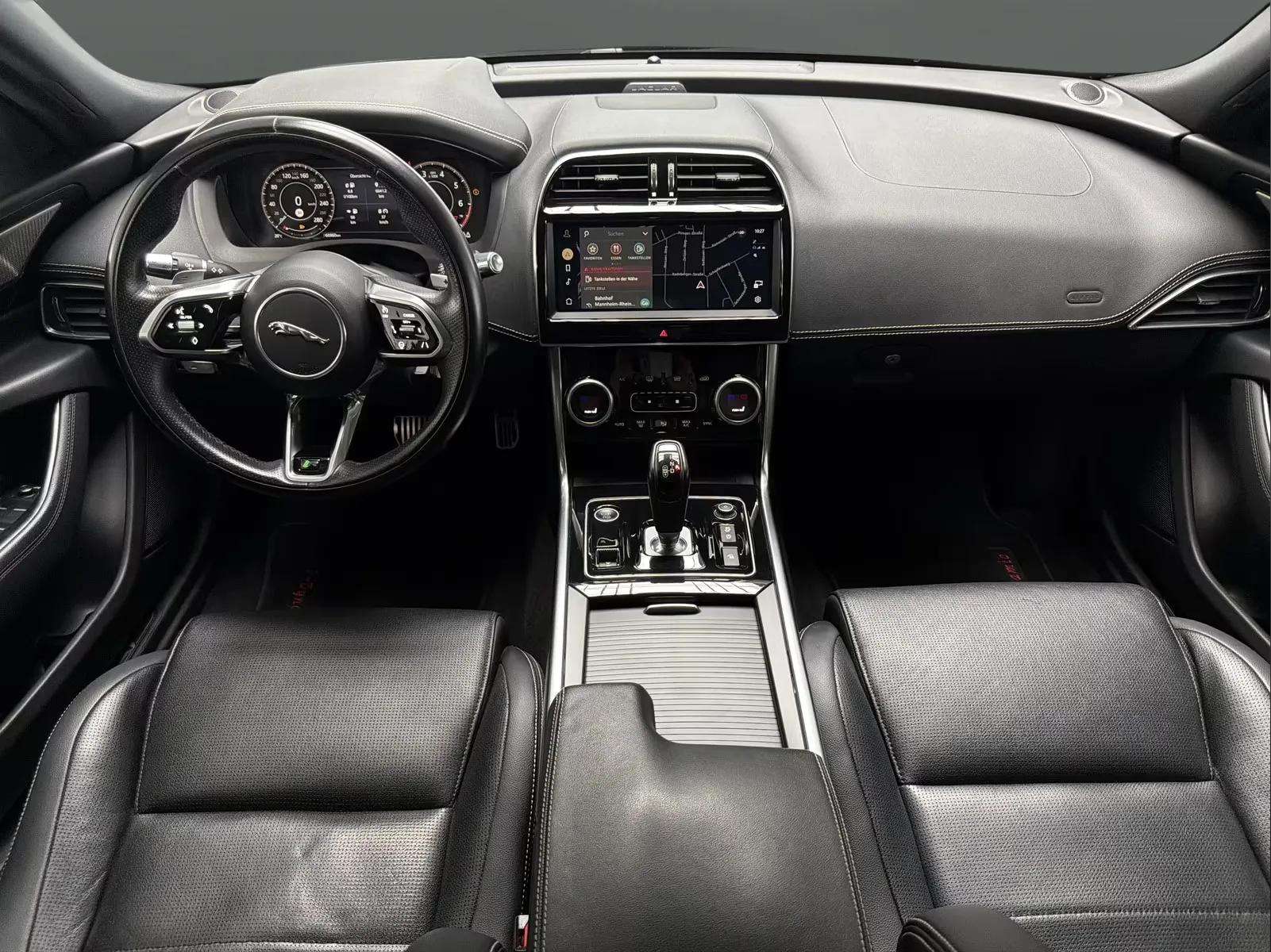 Jaguar XE 2021 - Photo 3