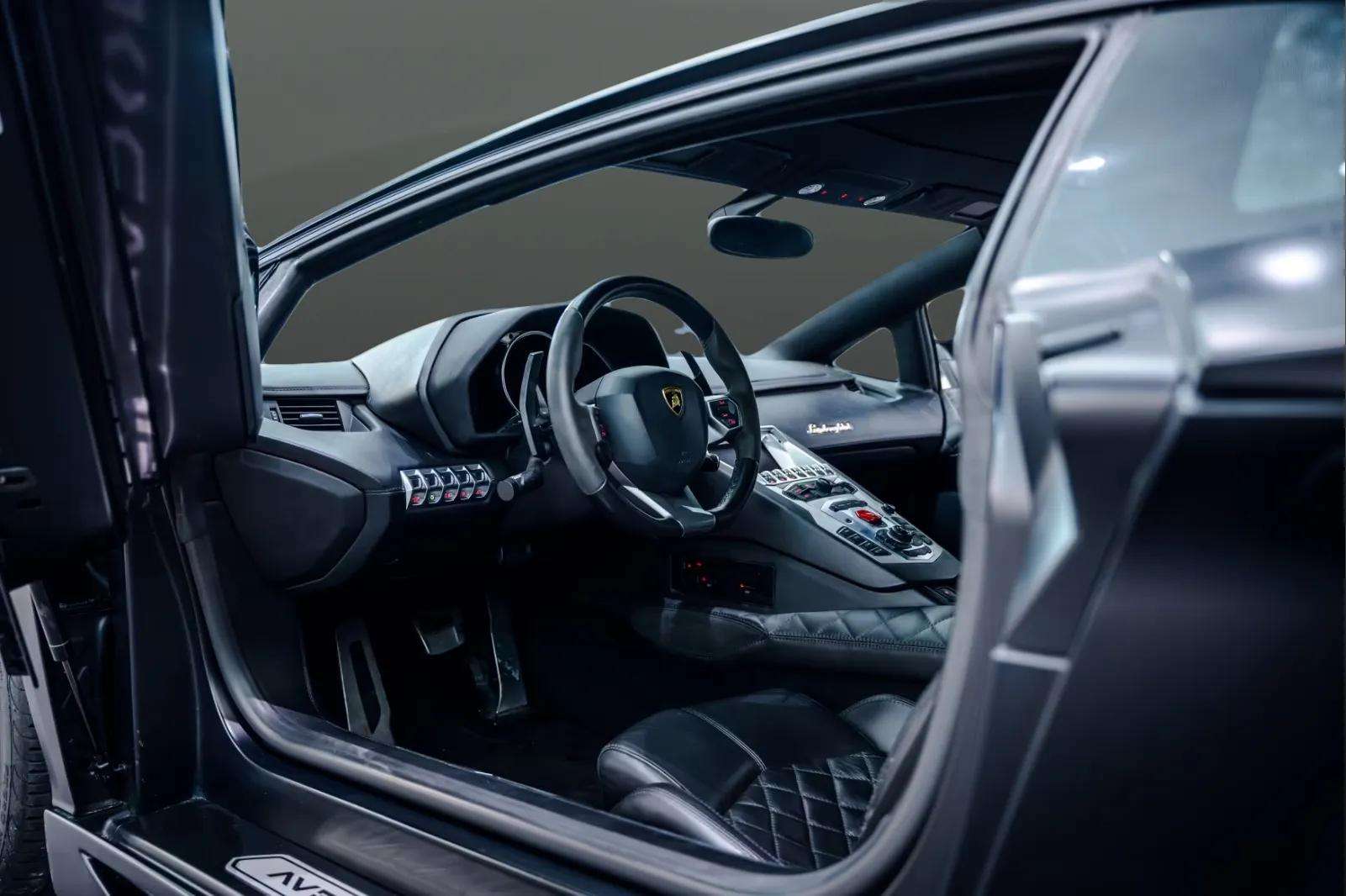 Lamborghini Aventador 2011 - Photo 4
