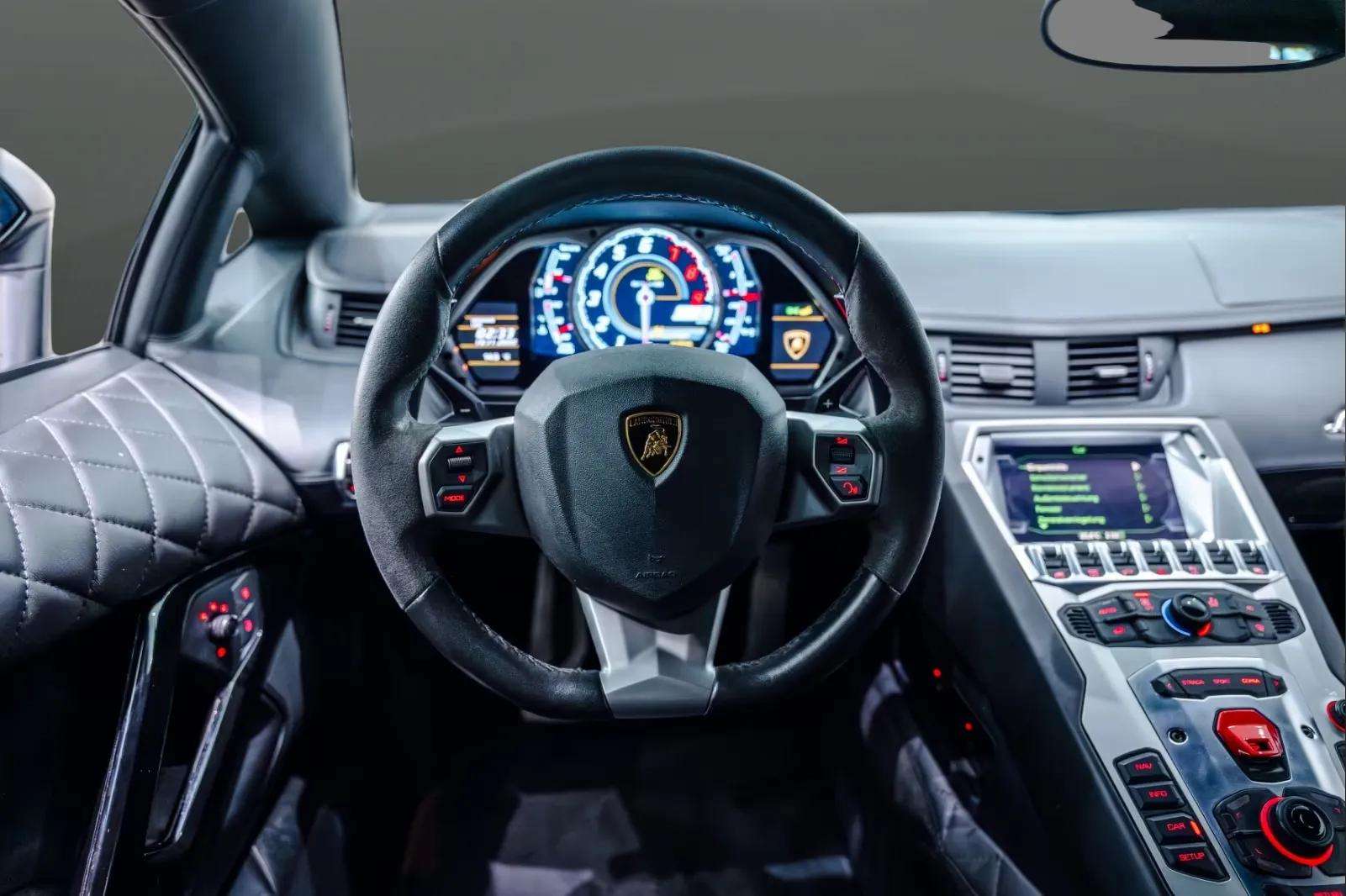 Lamborghini Aventador 2011 - Photo 5