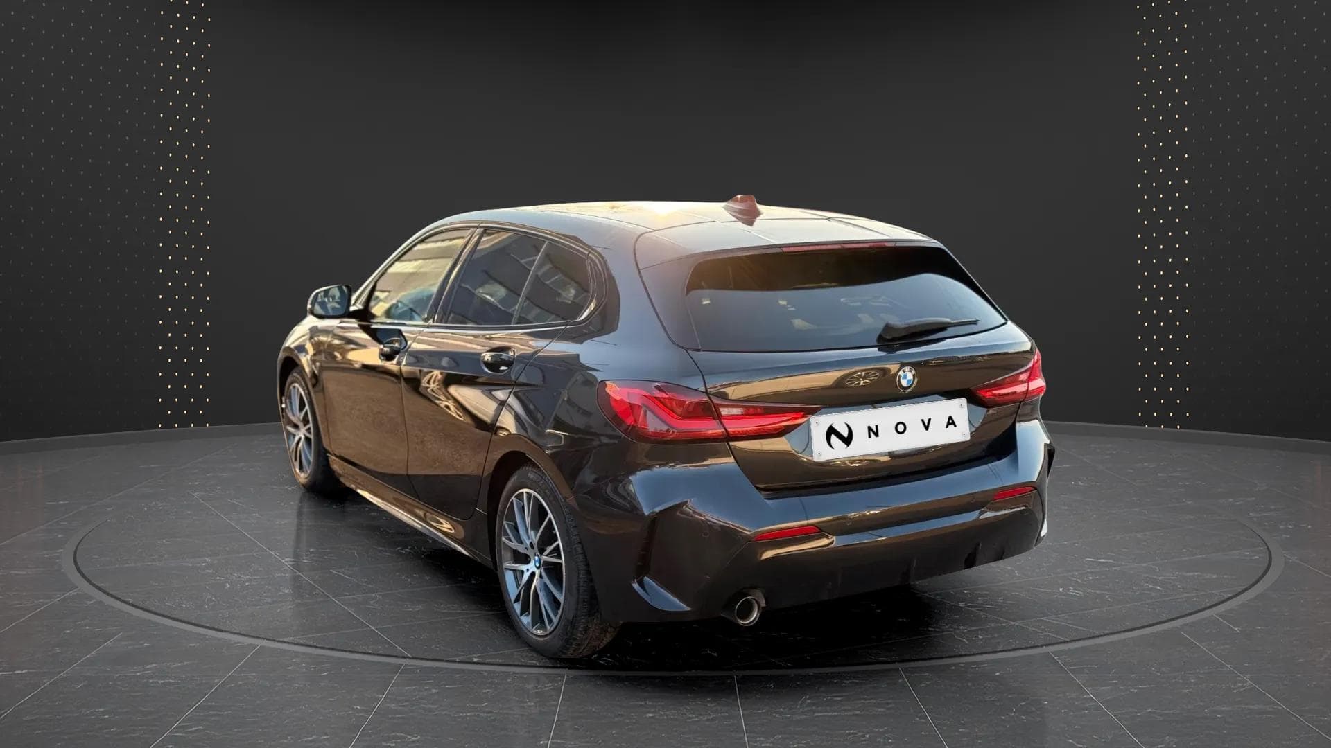 BMW Série 1 18 2022 - Photo 5