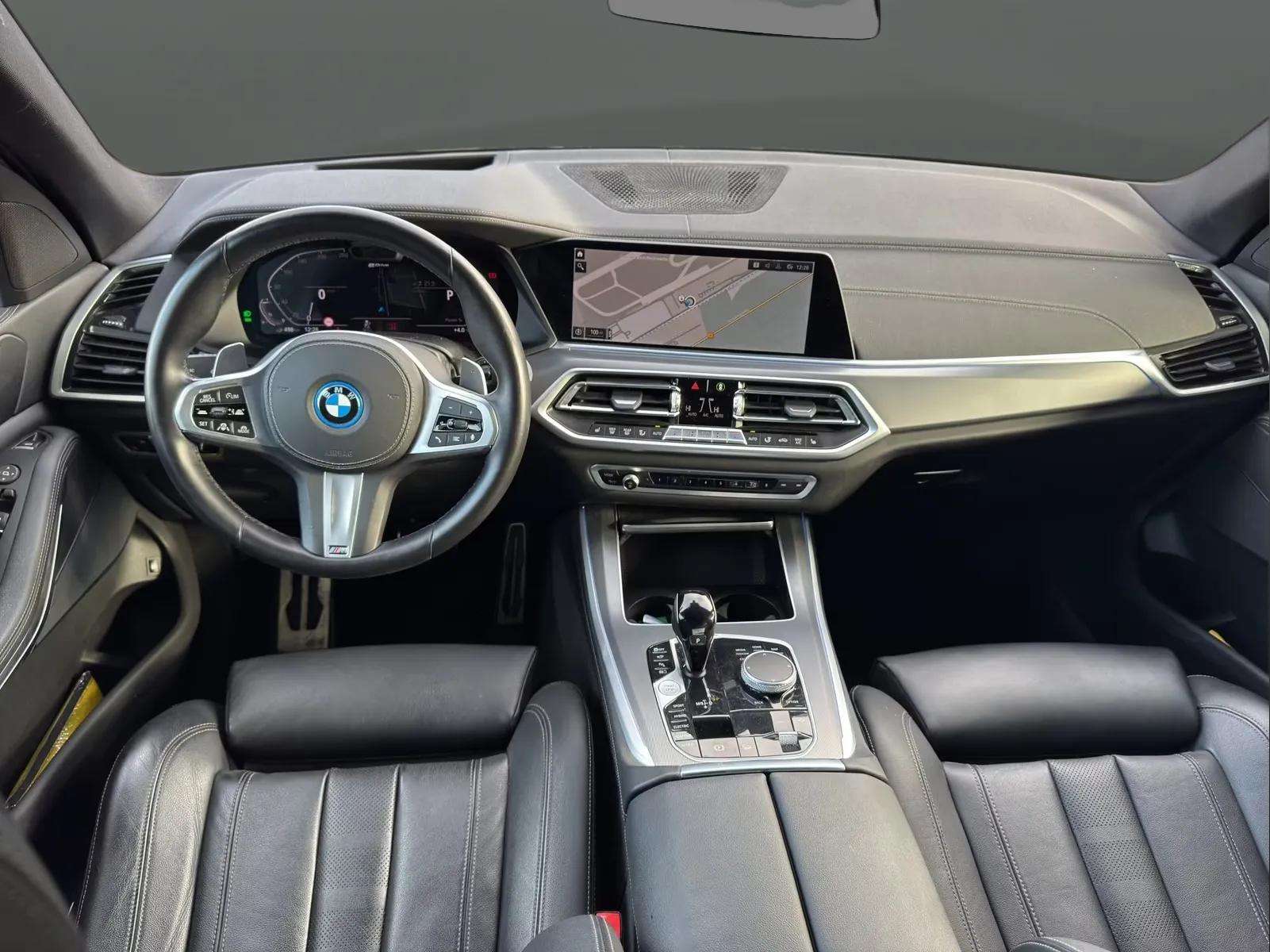 BMW https://www.mobile.de/fr/voiture/détails.html?id=443320723&sb=p&od=up&vc=Car&dam=false&ml=%3A100000&ms=3500%3B49%3B%3Bm-sport&tr=AUTOMATIC_GEAR&tr=SEMIAUTOMATIC_GEAR&fr=2019&ft=HYBRID&pageNumber=2&s=Car&searchId=36bbd50d-0e9d-bc7a-8b0c-badc2541470d&ref=srp&refId=36bbd50d-0e9d-bc7a-8b0c-badc2541470d 2021 - Photo 4